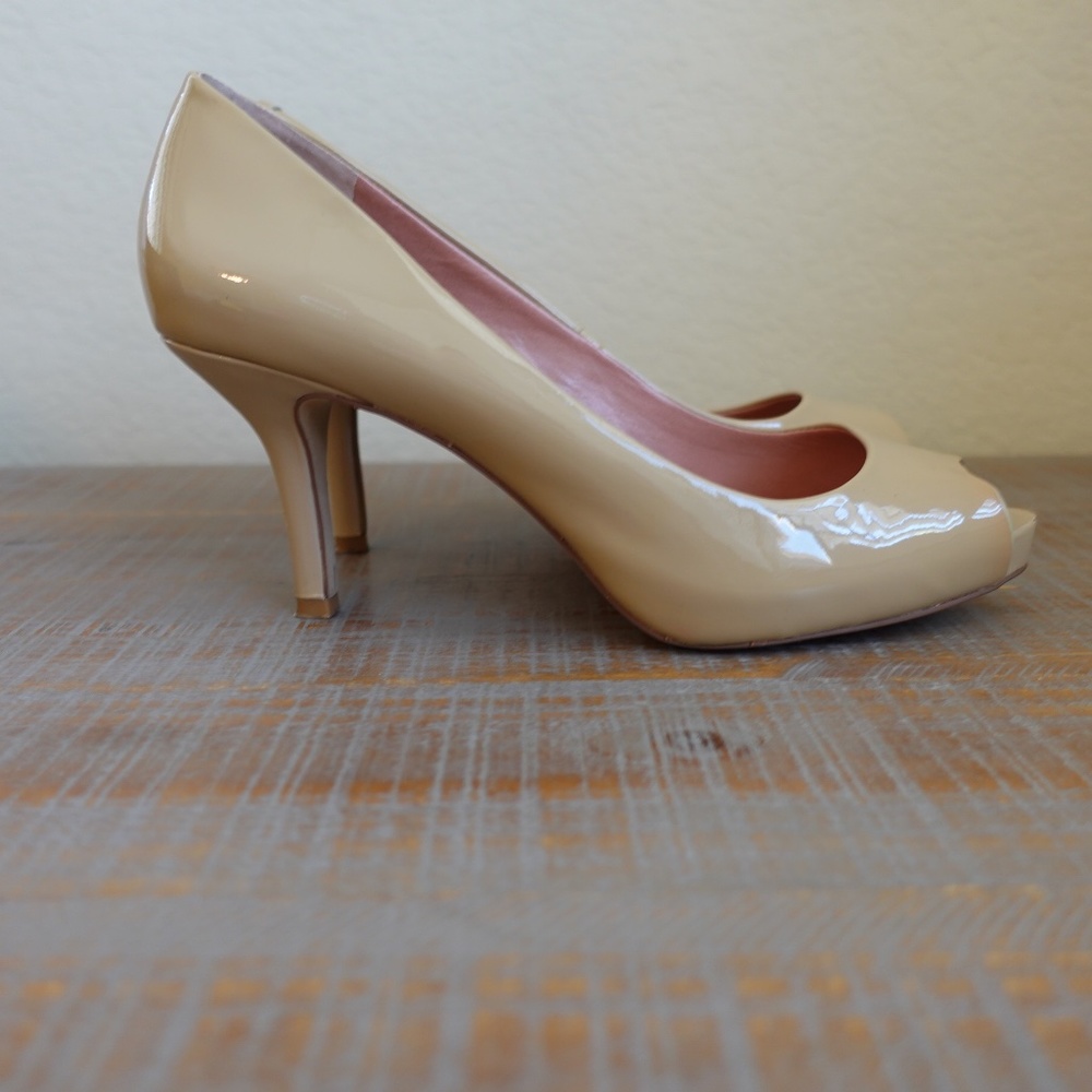 Vince Camuto Kira Nude Patent Leather Open Toe Heel Size 6.5 - Picture 4 of 10